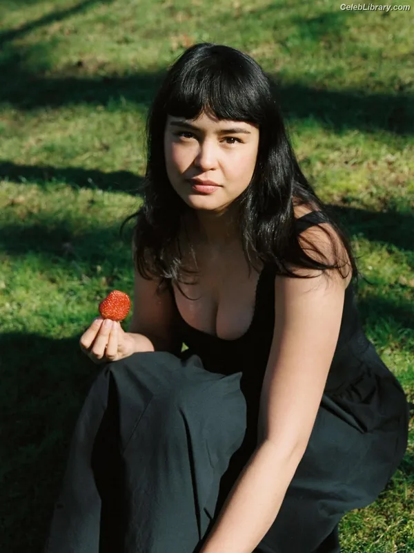 Courtney Eaton photo 6 of 157