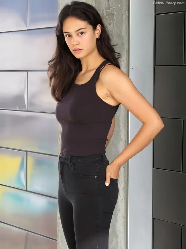Courtney Eaton photo 22 of 157