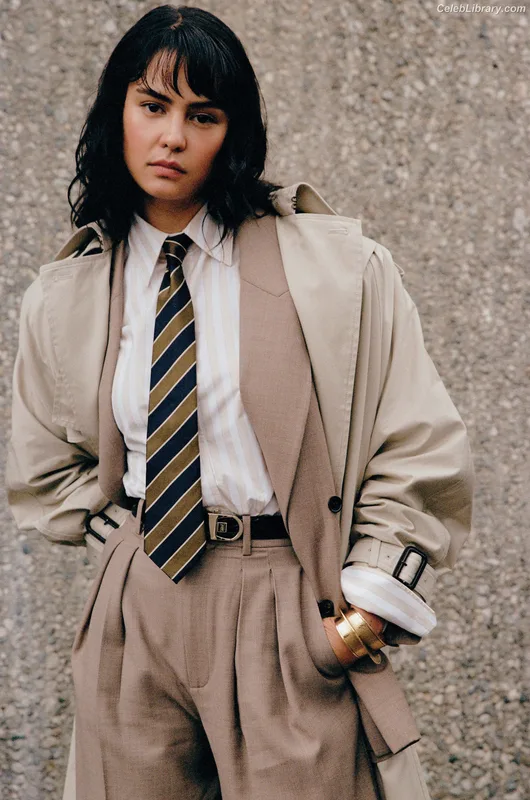 Courtney Eaton photo 3 of 157