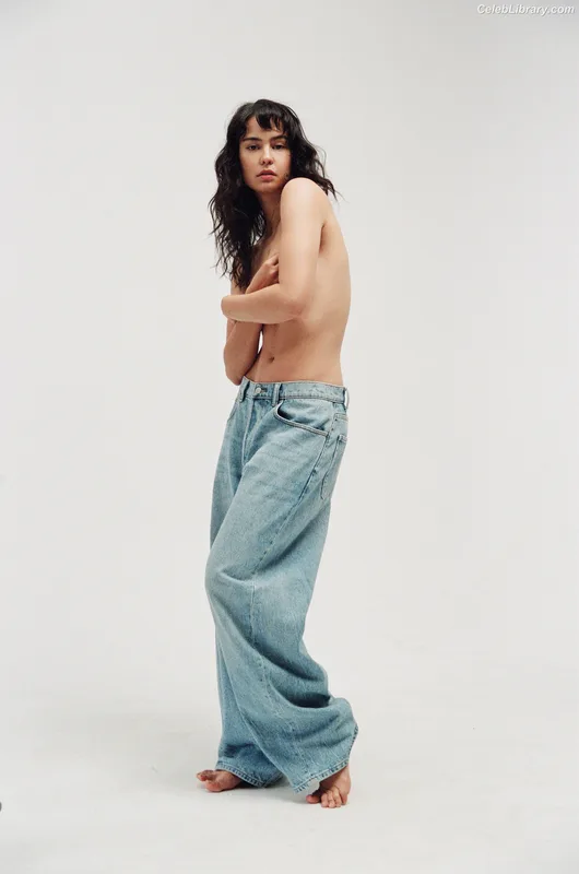 Courtney Eaton photo 7 of 157