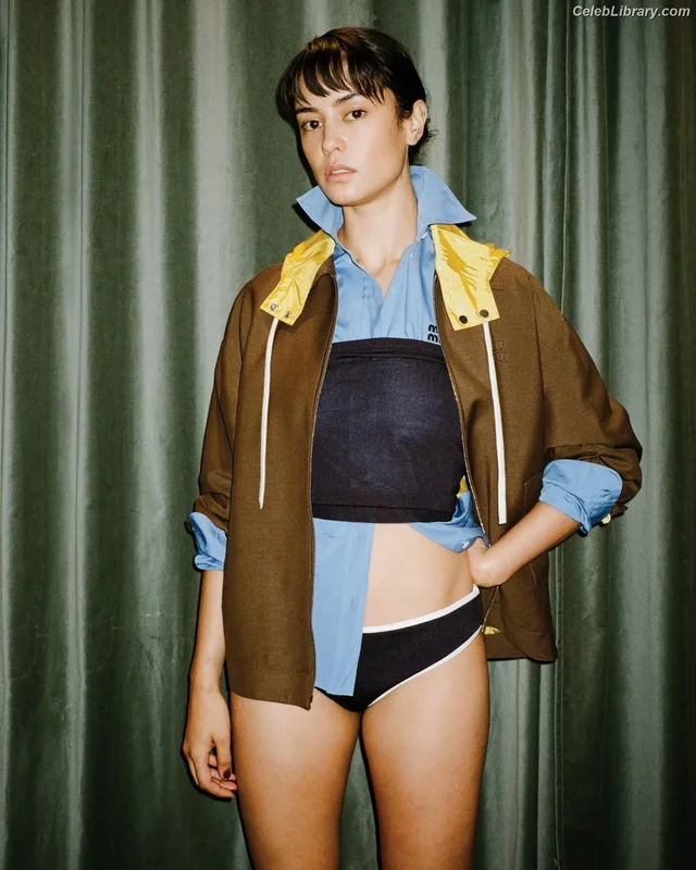 Courtney Eaton photo 16 of 157