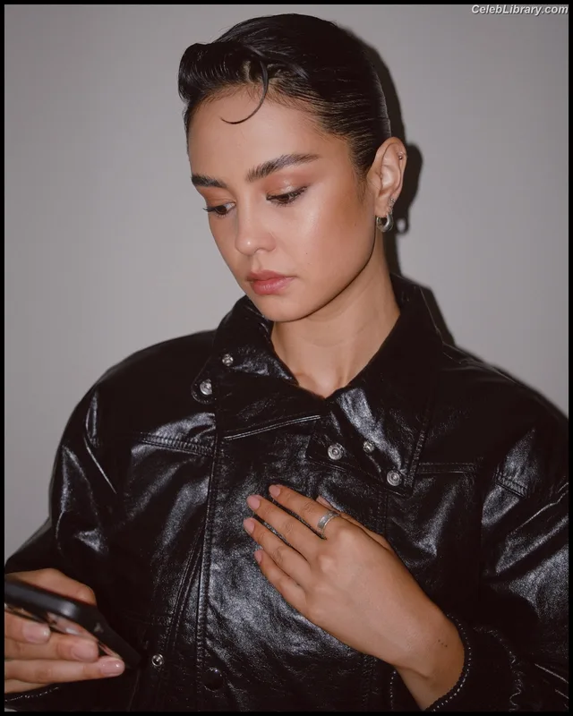 Courtney Eaton photo 20 of 157