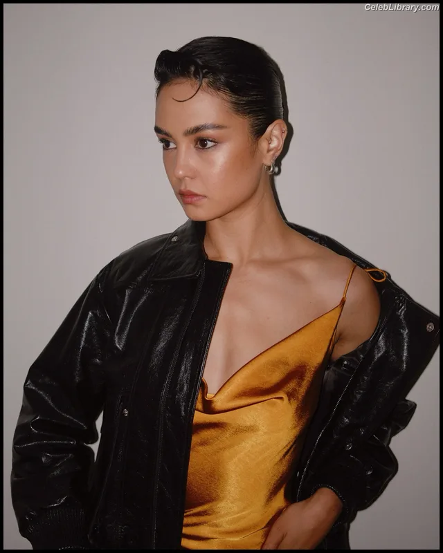 Courtney Eaton photo 21 of 157
