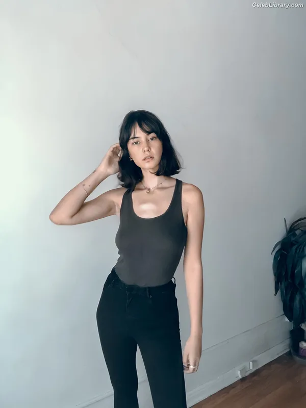 Courtney Eaton photo 22 of 157