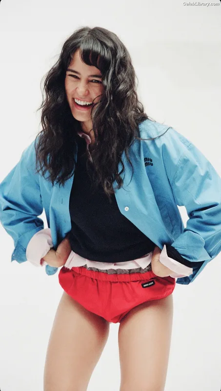 Courtney Eaton photo 24 of 157