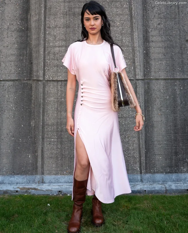Courtney Eaton photo 13 of 157
