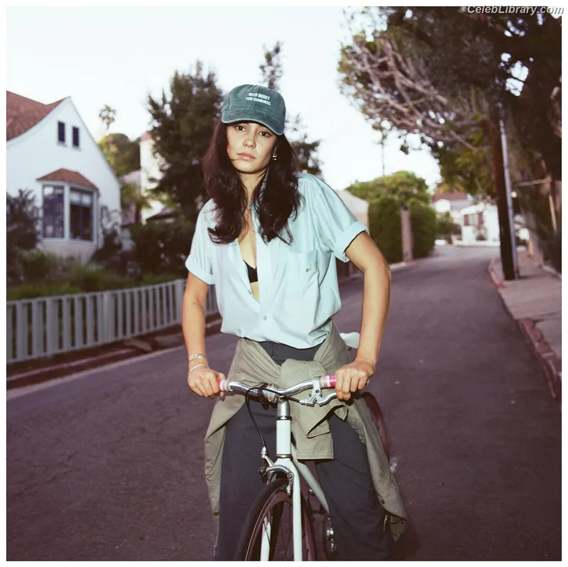 Courtney Eaton photo 14 of 157
