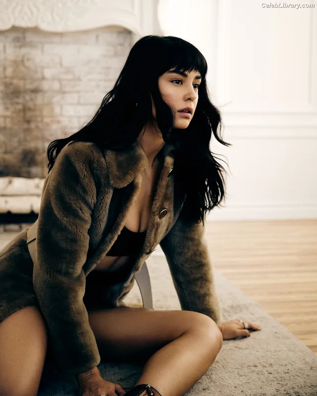 Courtney Eaton photo 7 of 157