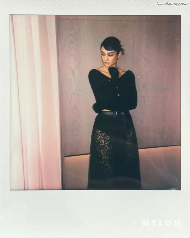 Courtney Eaton photo 17 of 157