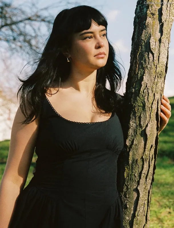 Courtney Eaton photo 2 of 157