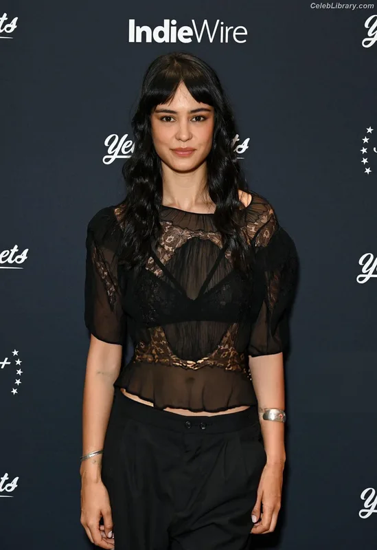 Courtney Eaton photo 8 of 157