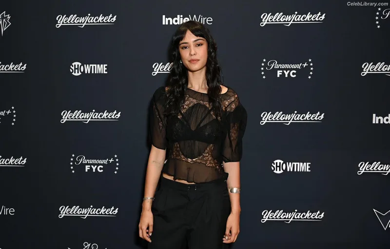 Courtney Eaton photo 10 of 157