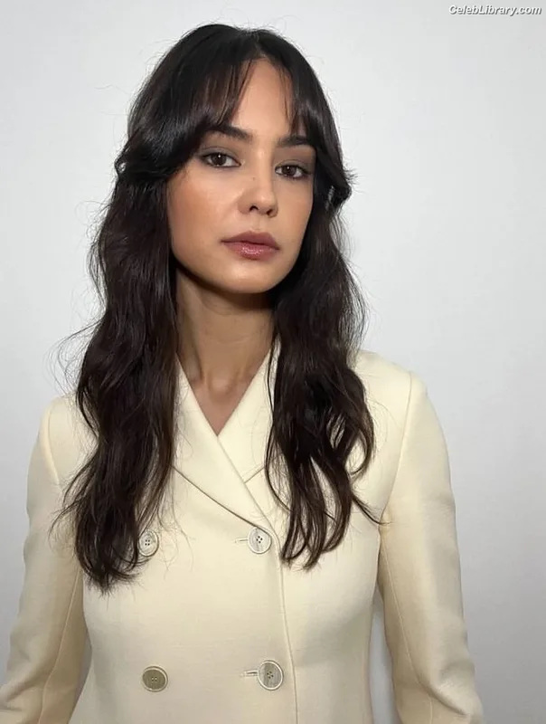 Courtney Eaton photo 18 of 157