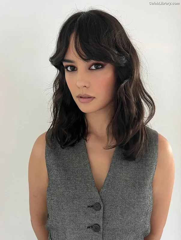 Courtney Eaton photo 19 of 157