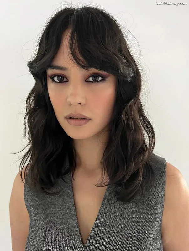 Courtney Eaton photo 20 of 157