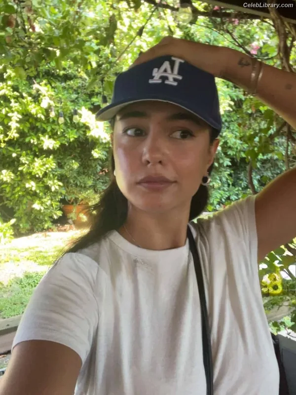 Courtney Eaton photo 1 of 157