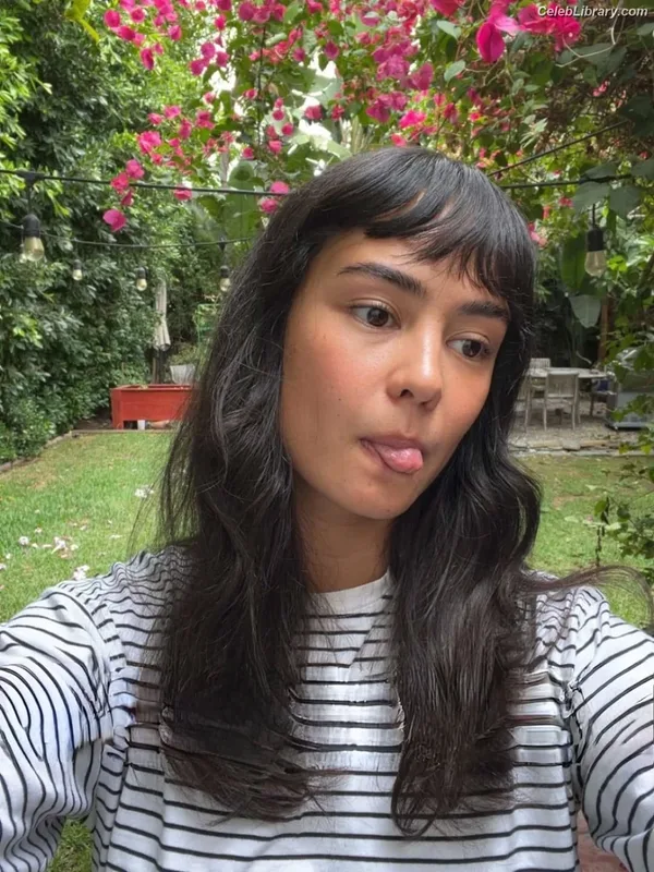 Courtney Eaton photo 4 of 157