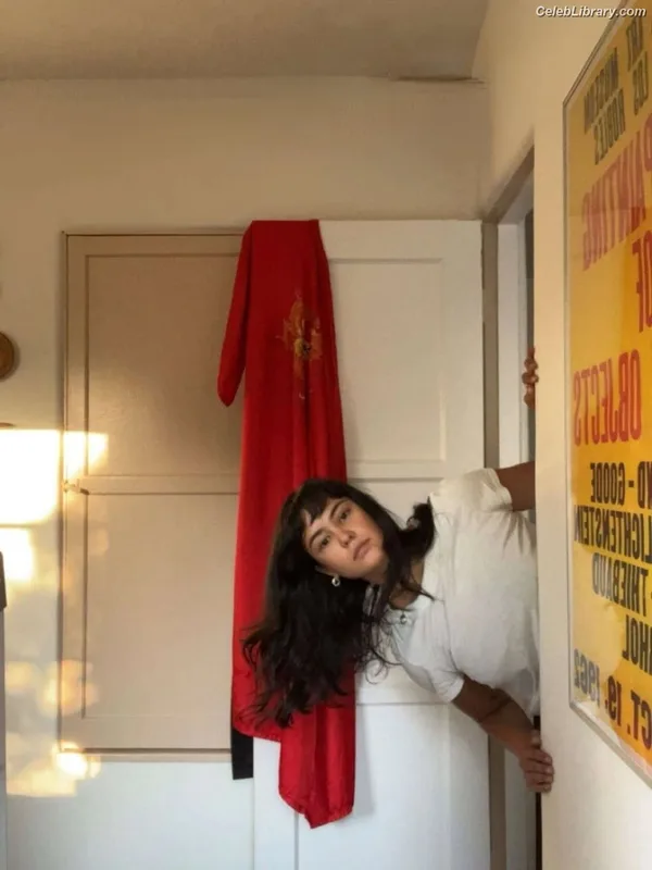Courtney Eaton photo 5 of 157