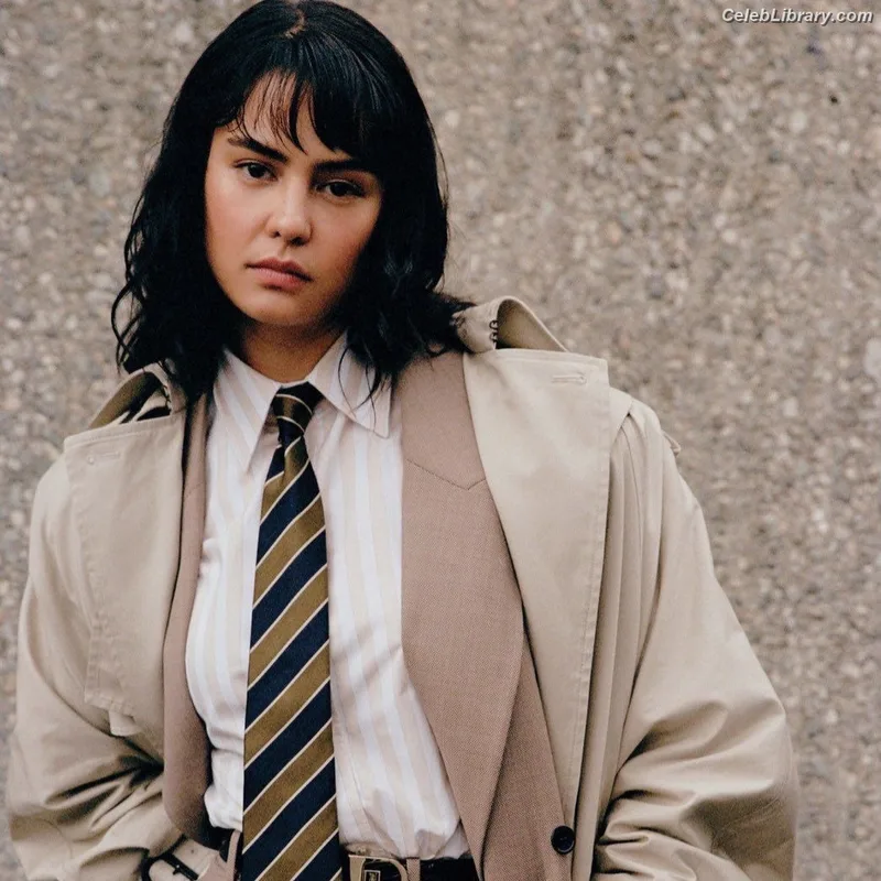 Courtney Eaton photo 7 of 157