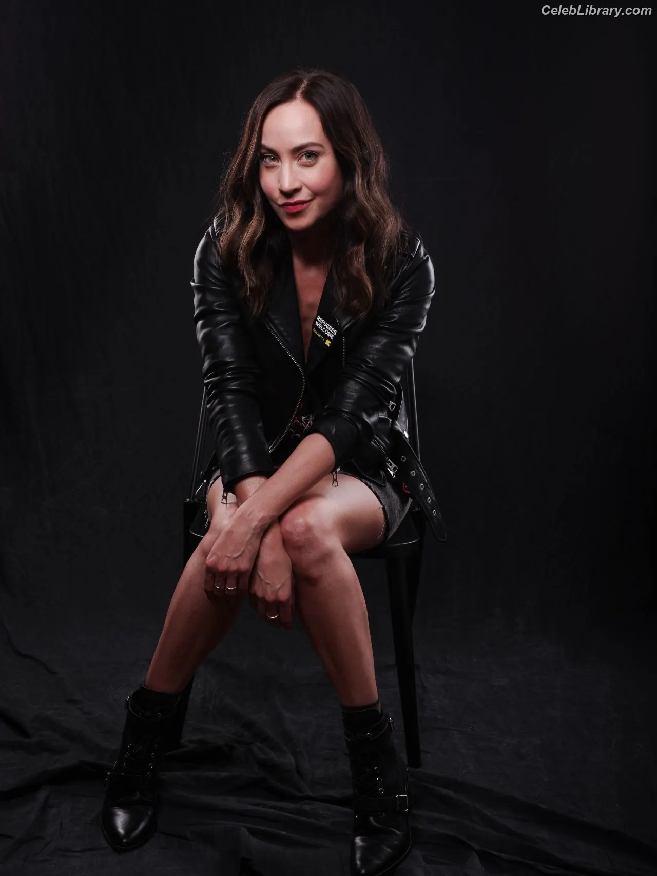 Courtney Ford photo 4 of 7