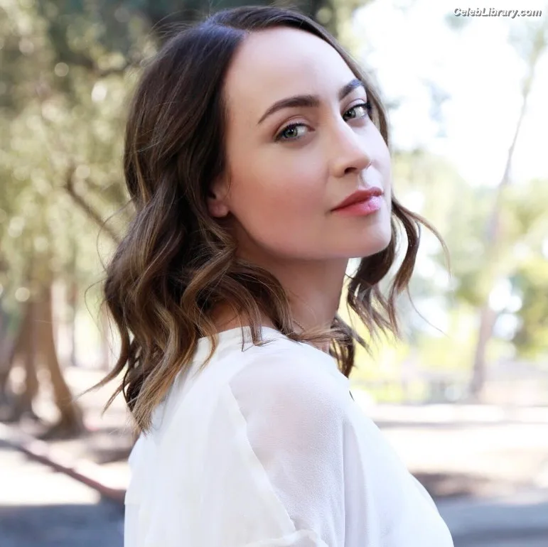 Courtney Ford photo 2 of 8