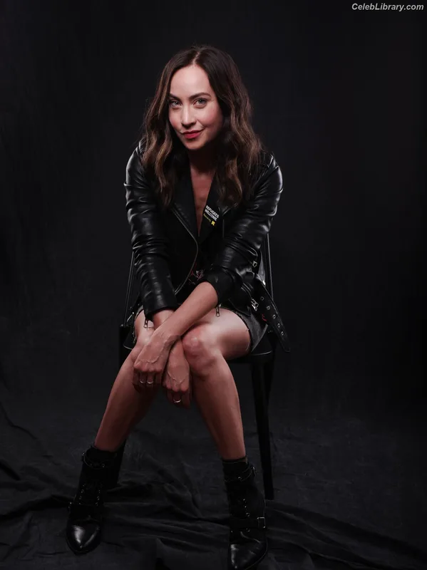 Courtney Ford photo 4 of 8
