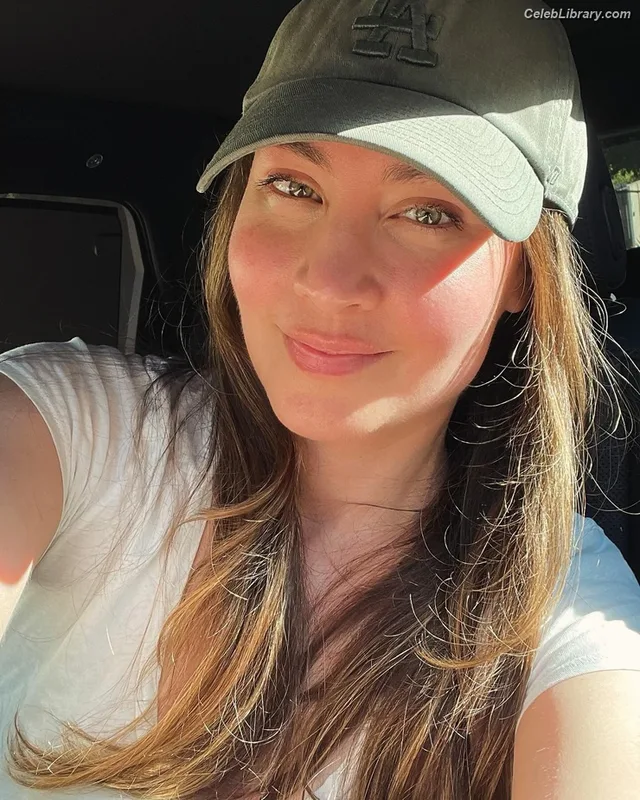 Courtney Ford photo 7 of 8
