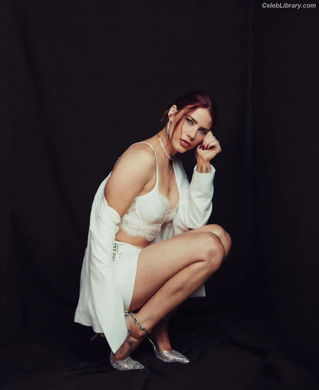 Courtney Hope photo 14 of 394