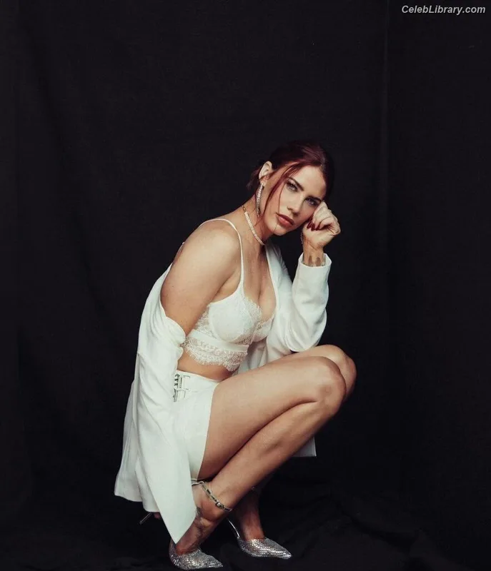 Courtney Hope photo 17 of 394