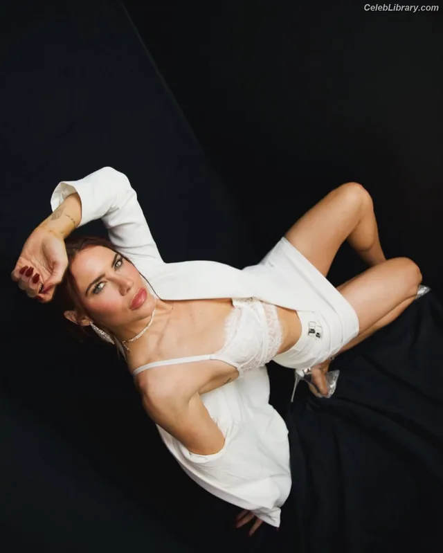 Courtney Hope photo 20 of 394