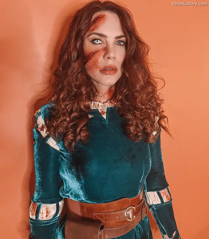 Courtney Hope photo 6 of 394