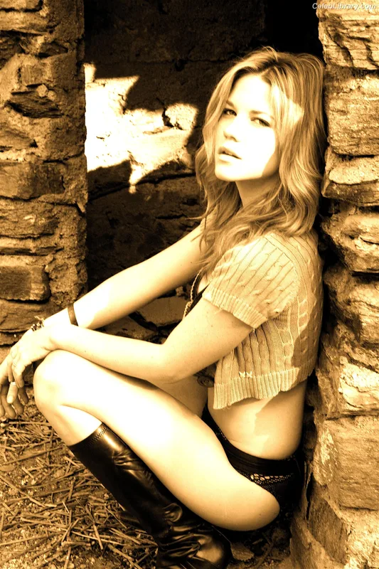 Courtney Hope photo 5 of 394