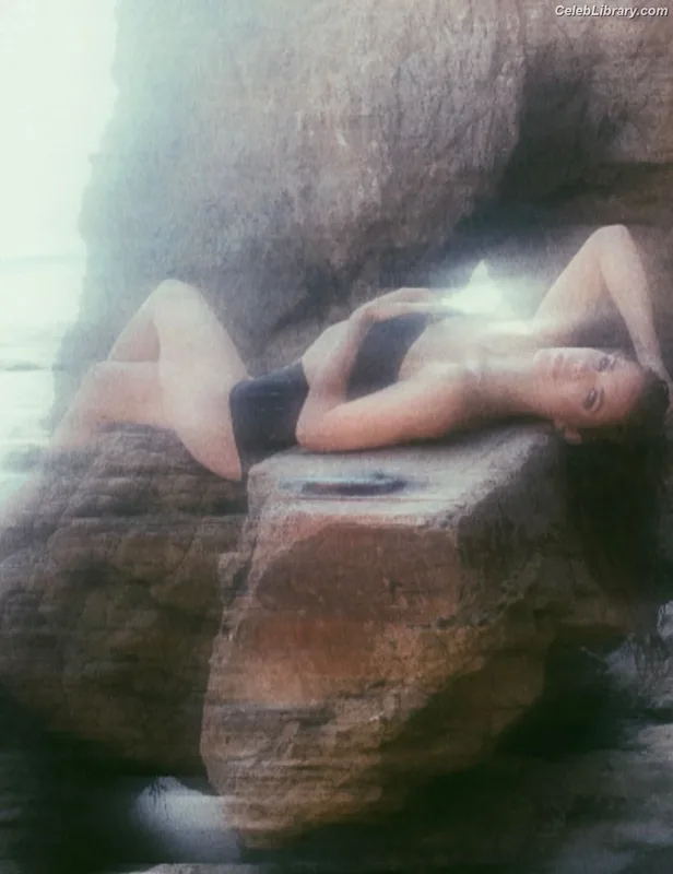 Courtney Hope photo 16 of 394
