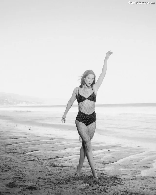 Courtney Hope photo 11 of 394