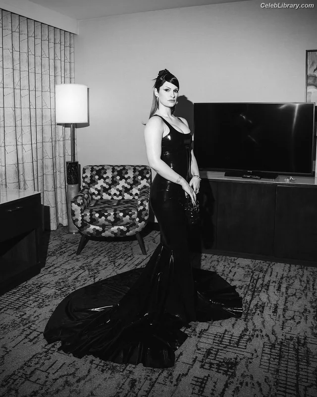 Courtney Laplante photo 24 of 578