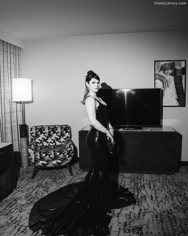 Courtney Laplante photo 8 of 578