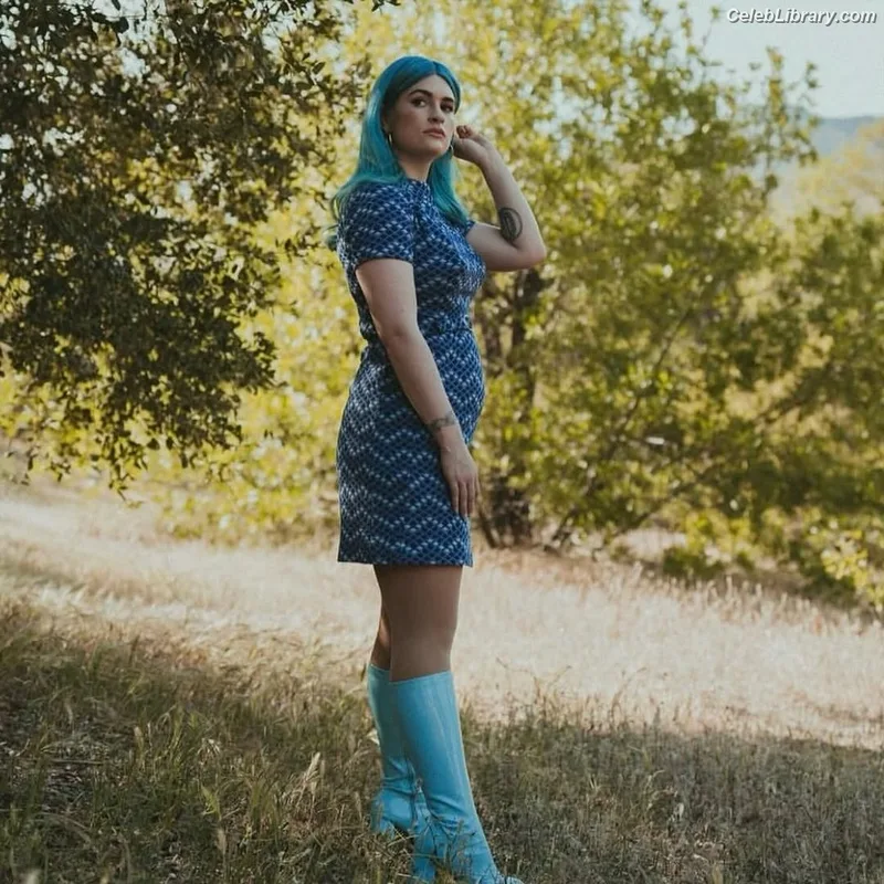 Courtney Laplante photo 2 of 578