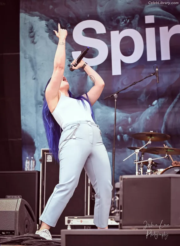 Courtney Laplante photo 15 of 578