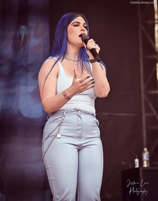 Courtney Laplante photo 19 of 578