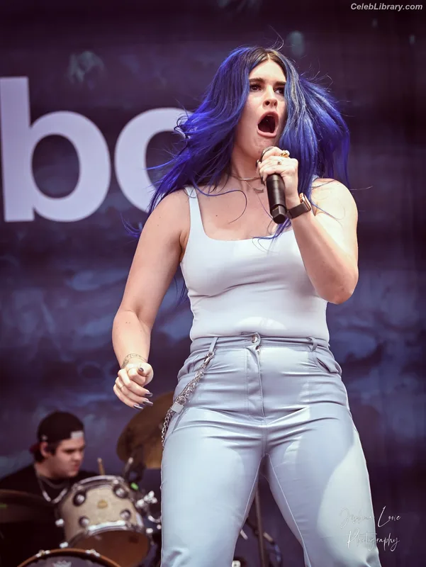 Courtney Laplante photo 21 of 578