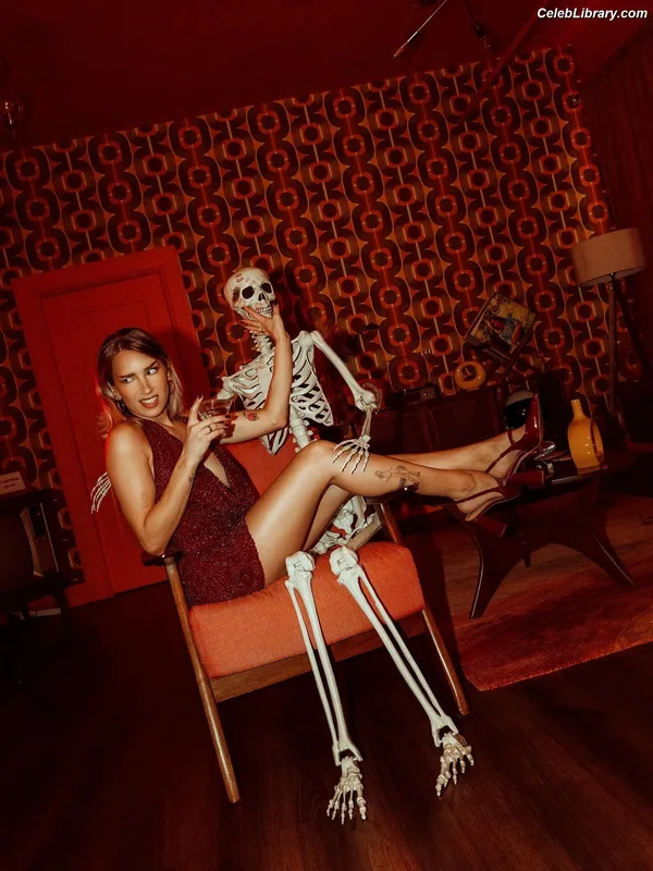 Courtney Miller photo 10 of 850