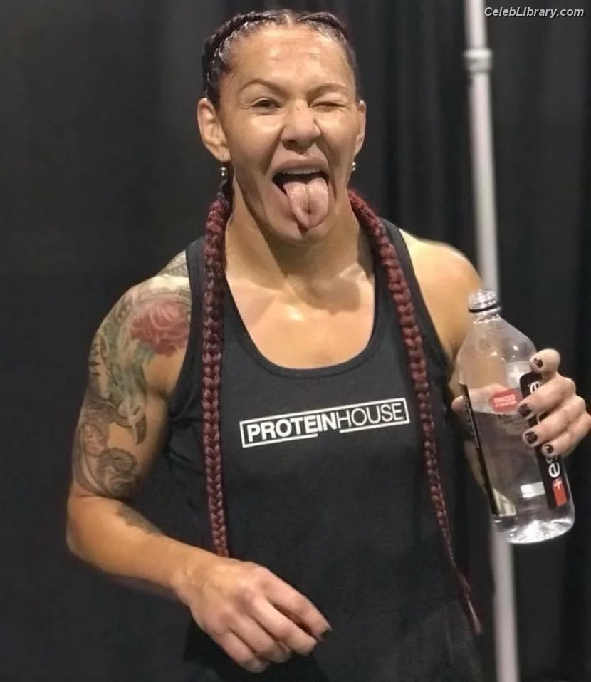 Cris Cyborg photo 2 of 352
