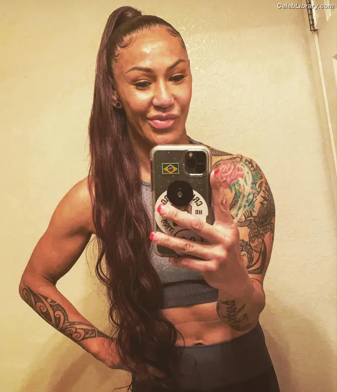 Cris Cyborg photo 1 of 353