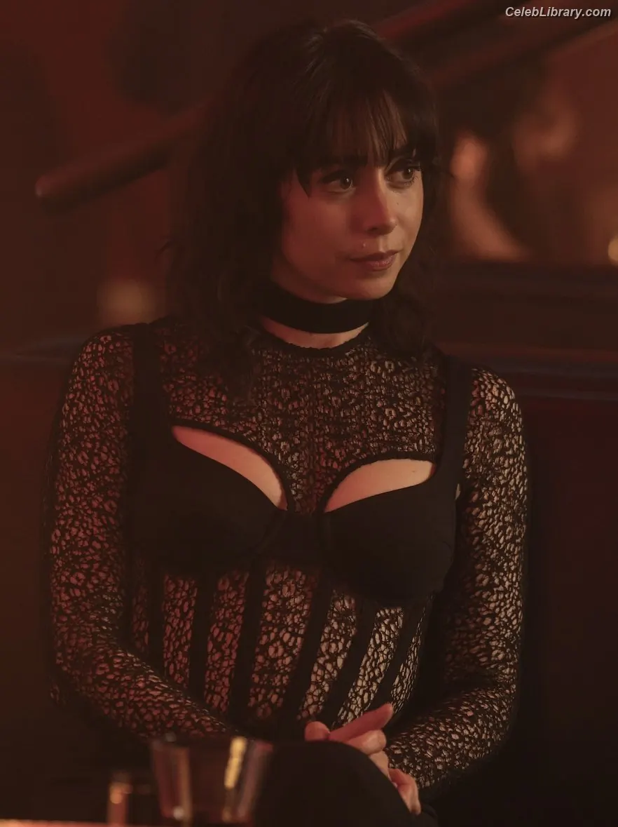 Cristin Milioti photo 1 of 335