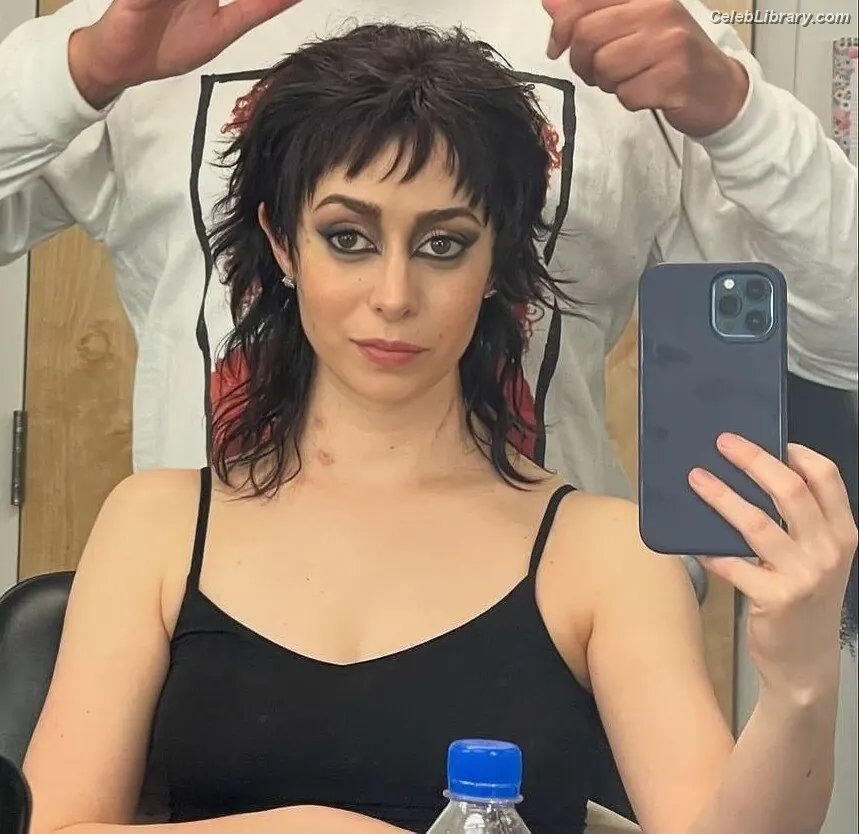 Cristin Milioti photo 7 of 335