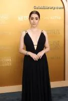 Cristin Milioti photo 15 of 335