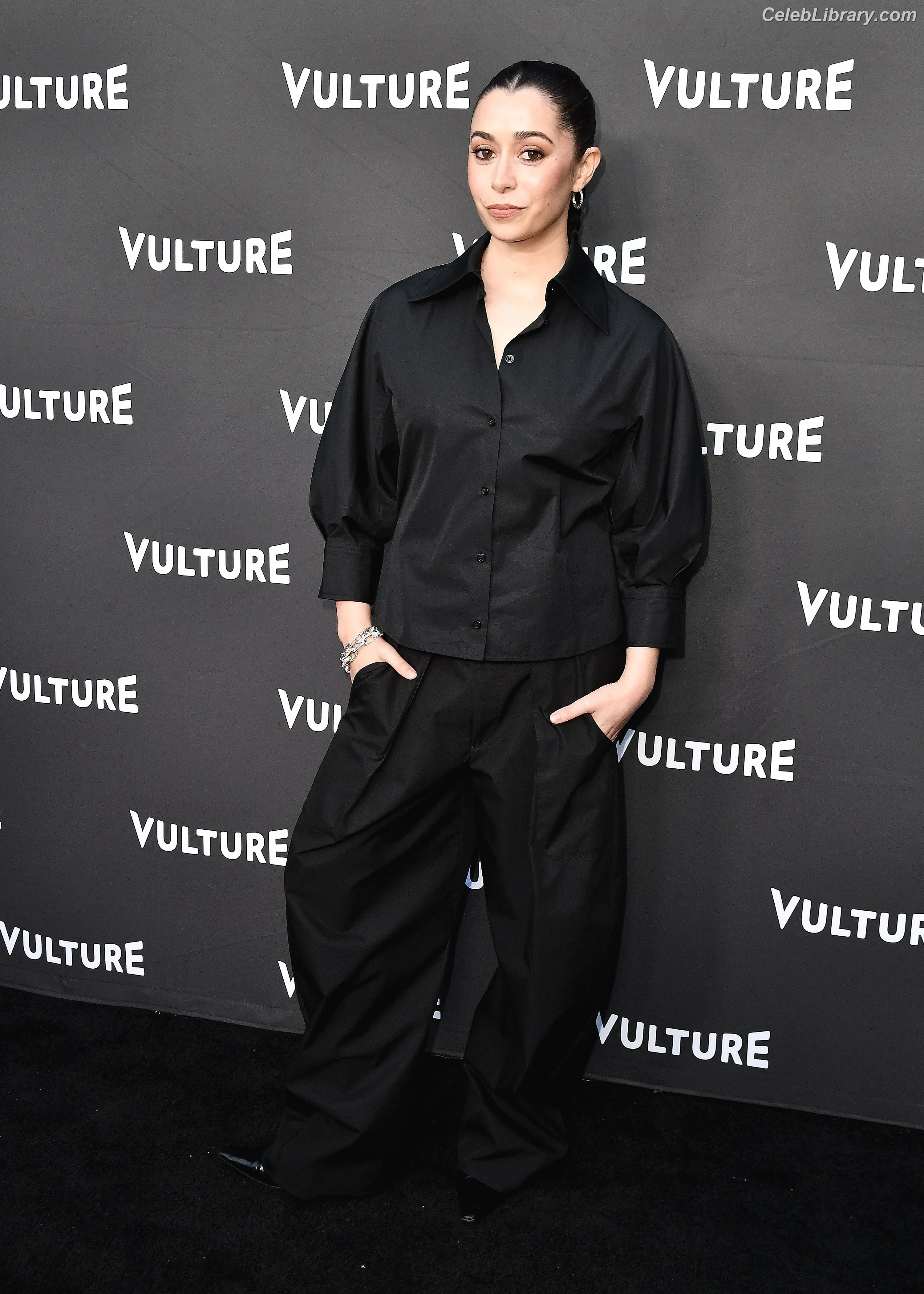 Cristin Milioti photo 10 of 335
