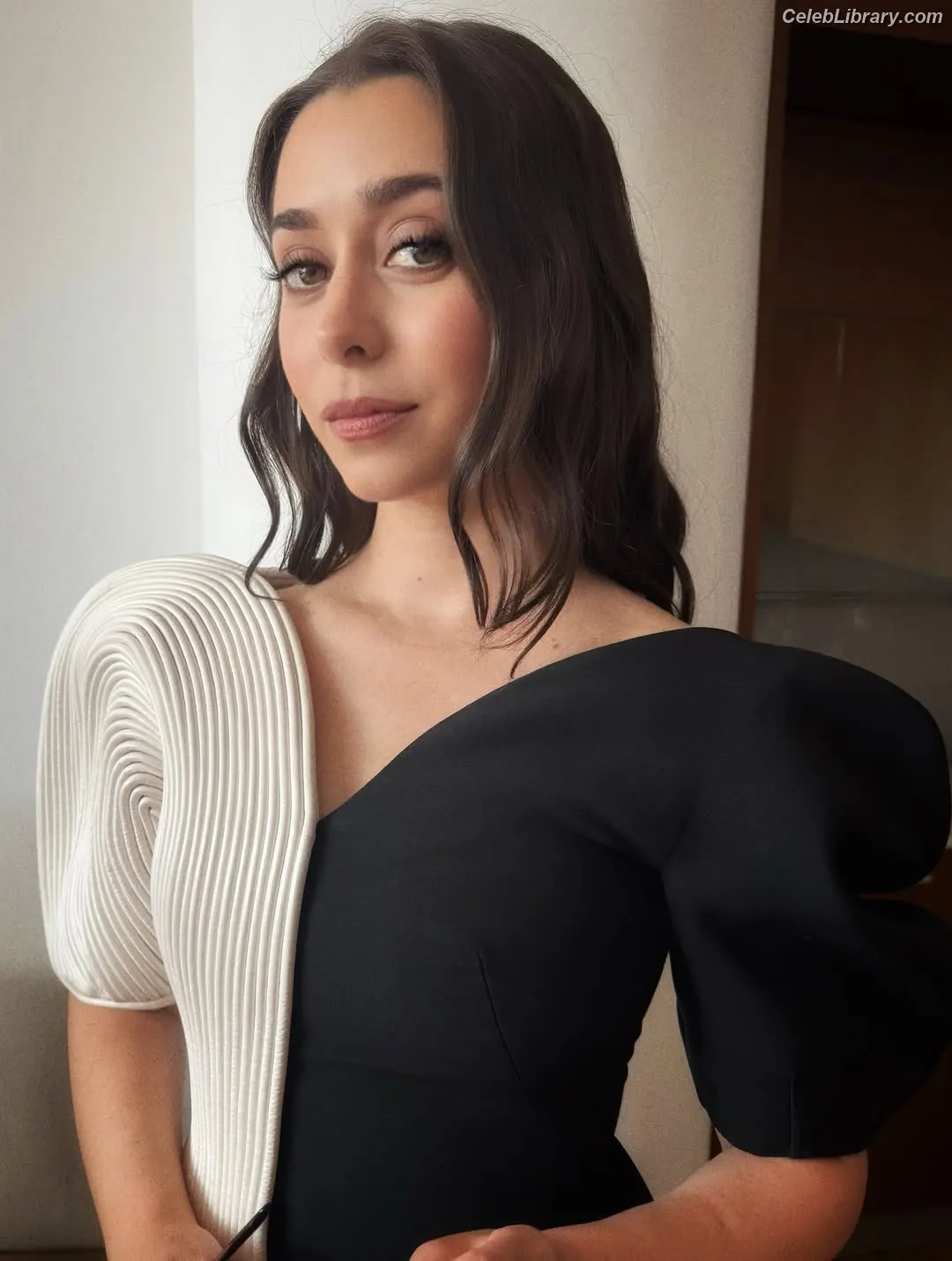 Cristin Milioti photo 20 of 335