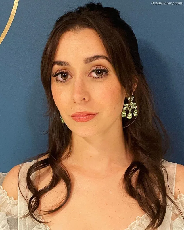 Cristin Milioti photo 2 of 336