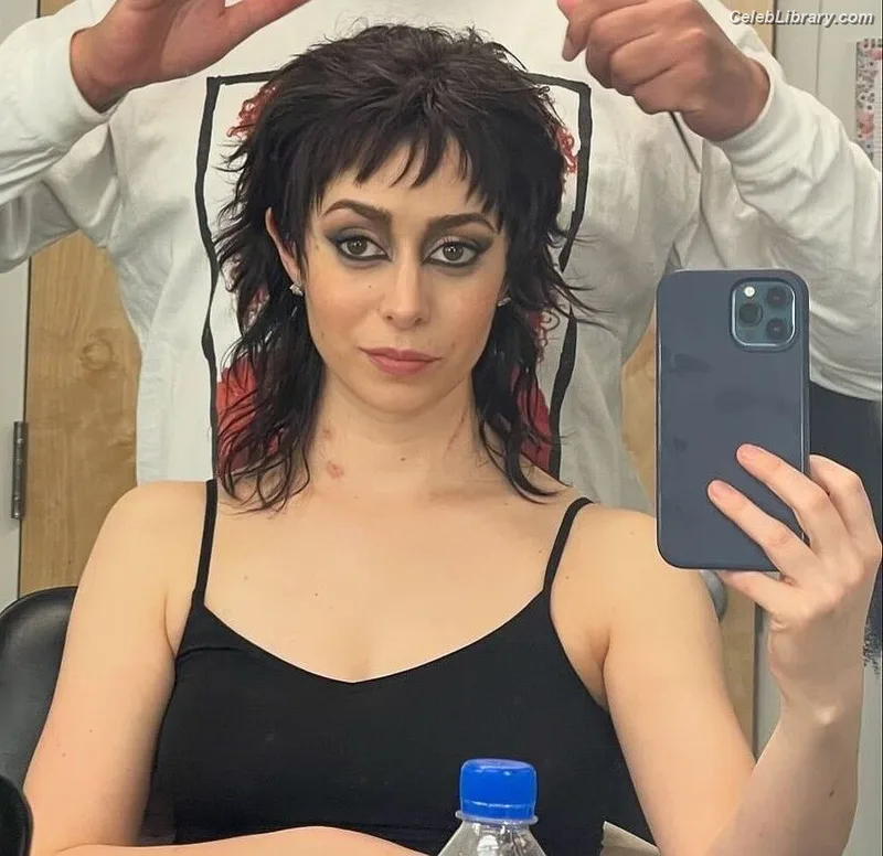 Cristin Milioti photo 7 of 336